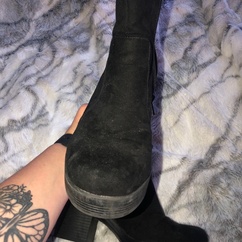 Boots - Picture 4 of 6